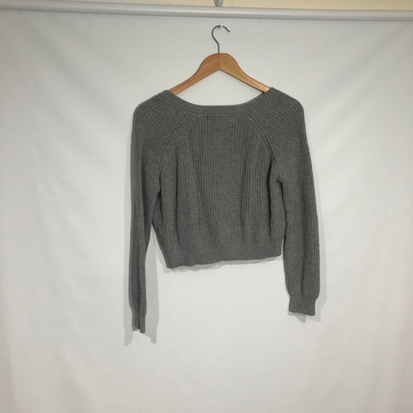 Forever 21 Gray Cropped V-Neck Knit Sweater Small - Picture 6 of 8